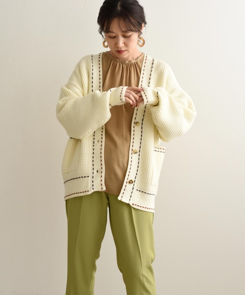 LHELBIE（レルビエ）の「ダブルステッチカーディガン（カーディガン/ボレロ・レディース・オフホワイト/ベージュ/ダークグレー・M）」の17枚目の写真