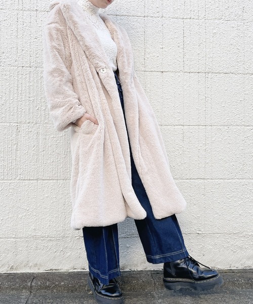 lilLilly（リルリリー）の「フェイクファーロングコート（チェスターコート・レディース・ブルー/ベージュ/ピンク・FREE）」の6枚目の写真