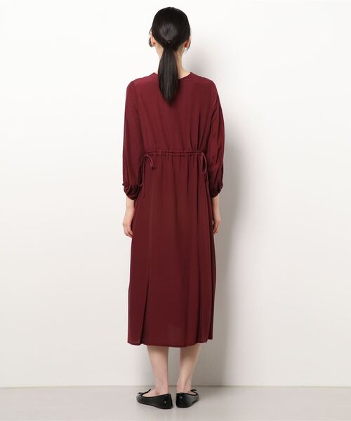 PREFERIR(プレフェリール)の「Vネック ウエストタック ドレス ワンピース(ドレス・レディース・グレー/ボルドー/モカ・MEDIUM/LARGE)」の7枚目の写真