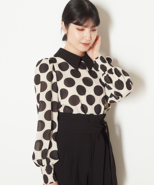 Tiara（ティアラ）の「ビッグドットプリントバイカラー衿ブラウス（シャツ/ブラウス・レディース・ブラック/アイボリー・FREE）」の7枚目の写真