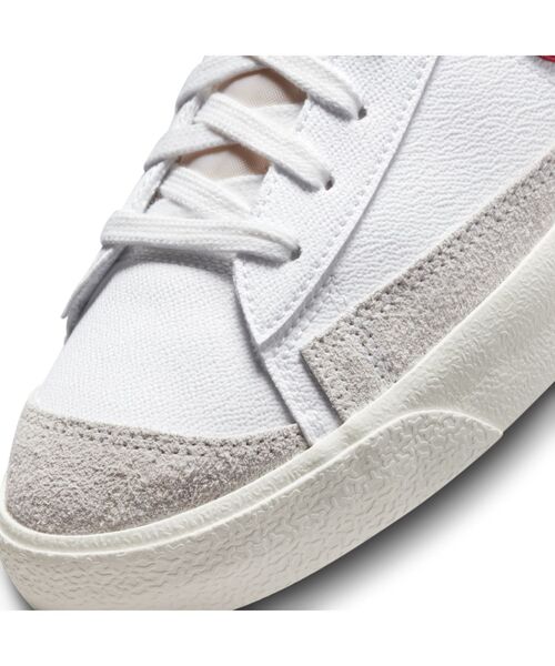 NIKE(ナイキ)の「ナイキ ブレーザー MID '77 メンズシューズ / Nike Blazer Mid '77(スニーカー・メンズ・ホワイト/ゴールド系その他・30/24/25/26/27/28/29/28.5/25.5/26.5/27.5/24.5/29.5)」の5枚目の写真