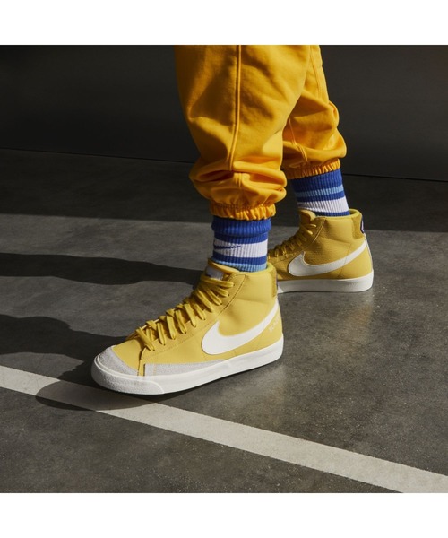 NIKE(ナイキ)の「ナイキ ブレーザー MID '77 メンズシューズ / Nike Blazer Mid '77(スニーカー・メンズ・ホワイト/ゴールド系その他・30/24/25/26/27/28/29/28.5/25.5/26.5/27.5/24.5/29.5)」の18枚目の写真