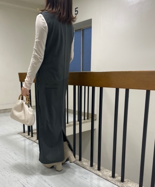 sakishimatokyo（サキシマトーキョー）の「「Vネックジャンパースカート」（ジャンパースカート・レディース・ブラック/ベージュ/グレー/キャメル・FREE）」の7枚目の写真