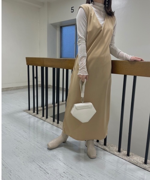 sakishimatokyo（サキシマトーキョー）の「「Vネックジャンパースカート」（ジャンパースカート・レディース・ブラック/ベージュ/グレー/キャメル・FREE）」の9枚目の写真