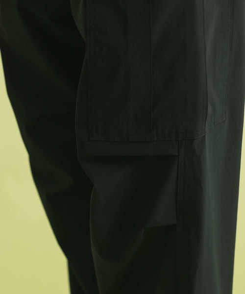 Uiscel（ユイセル）の「Uiscel　ルーズカーゴボトム（その他パンツ・メンズ・ブラック/ベージュ・MEDIUM/LARGE）」の9枚目の写真