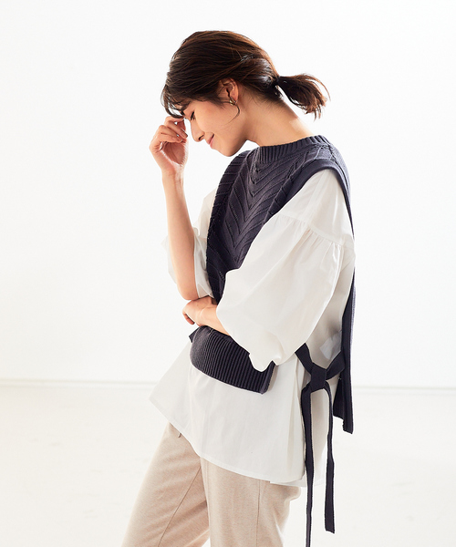 abahouse mavie（アバハウスマヴィ）の「袖ボリュームブラウス＆透かし編ﾍベストセットアップ（シャツ/ブラウス・レディース・カーキ/ホワイト・フリー）」の3枚目の写真