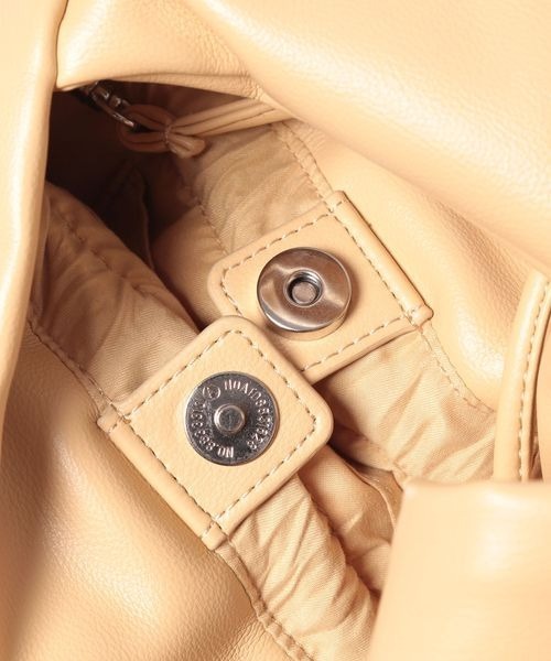 LOWRYS FARM（ローリーズファーム）の「ツイストハンドルバッグ 　268478（ショルダーバッグ・レディース・ブラック/イエロー・FREE）」の4枚目の写真