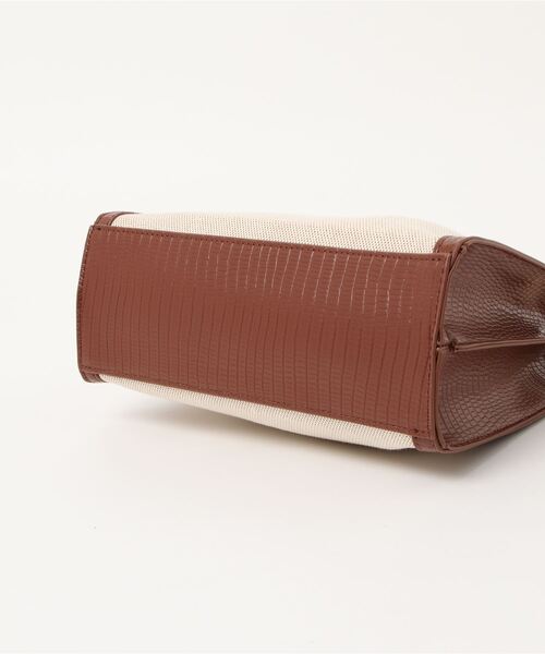 N.（N. Natural Beauty Basic）（エヌエヌナチュラルビューティーベーシック）の「フレームスクエアバンブーショルダーバッグ（ショルダーバッグ・レディース・ベージュ/ブルー/ブラウン系その他・ﾌﾘ-）」の4枚目の写真