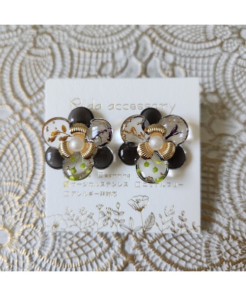 tone(トーン)の「【Riida】OHANA(ピアス)(MA)(ピアス(両耳用)・レディース・ブラック/ベージュ/パープル/ブラウン/レッド/ブラウン系その他/ピンク系その他/ホワイト/イエロー/オレンジ/その他/ピンク/ホワイト系その他/パープル系その他・FREE)」の4枚目の写真