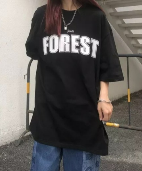 at12:03(アットイチニーゼロサン)の「FOREST オーバーサイズ レタリング ルーズTシャツ(Tシャツ/カットソー・レディース・ホワイト/ブラック/レッド・FREE)」の2枚目の写真