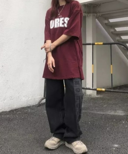 at12:03(アットイチニーゼロサン)の「FOREST オーバーサイズ レタリング ルーズTシャツ(Tシャツ/カットソー・レディース・ホワイト/ブラック/レッド・FREE)」の20枚目の写真