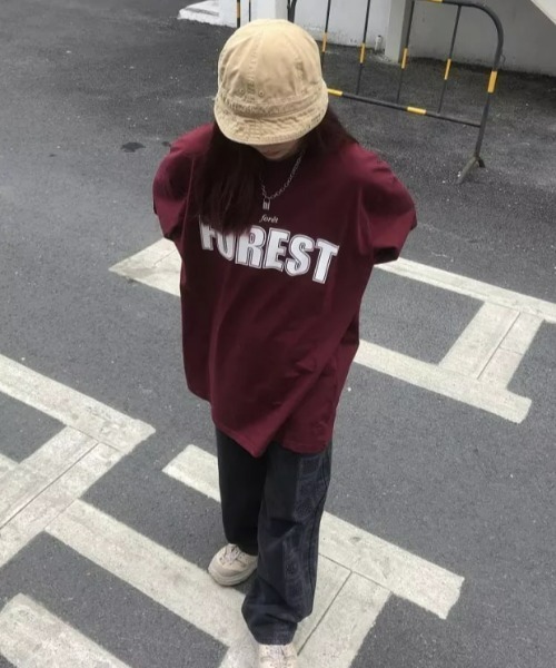 at12:03(アットイチニーゼロサン)の「FOREST オーバーサイズ レタリング ルーズTシャツ(Tシャツ/カットソー・レディース・ホワイト/ブラック/レッド・FREE)」の18枚目の写真