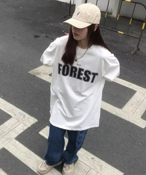 at12:03(アットイチニーゼロサン)の「FOREST オーバーサイズ レタリング ルーズTシャツ(Tシャツ/カットソー・レディース・ホワイト/ブラック/レッド・FREE)」の6枚目の写真