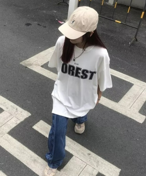 at12:03(アットイチニーゼロサン)の「FOREST オーバーサイズ レタリング ルーズTシャツ(Tシャツ/カットソー・レディース・ホワイト/ブラック/レッド・FREE)」の8枚目の写真