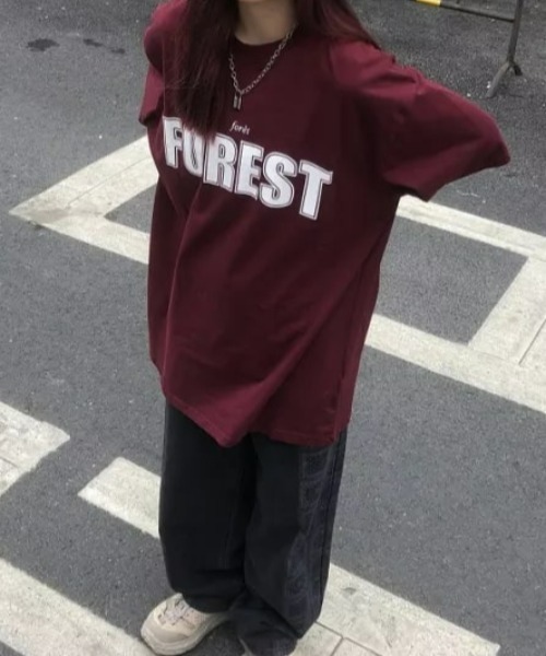 at12:03(アットイチニーゼロサン)の「FOREST オーバーサイズ レタリング ルーズTシャツ(Tシャツ/カットソー・レディース・ホワイト/ブラック/レッド・FREE)」の17枚目の写真