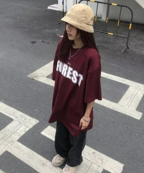 at12:03(アットイチニーゼロサン)の「FOREST オーバーサイズ レタリング ルーズTシャツ(Tシャツ/カットソー・レディース・ホワイト/ブラック/レッド・FREE)」の19枚目の写真