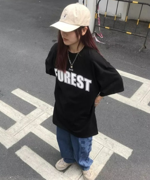 at12:03(アットイチニーゼロサン)の「FOREST オーバーサイズ レタリング ルーズTシャツ(Tシャツ/カットソー・レディース・ホワイト/ブラック/レッド・FREE)」の12枚目の写真
