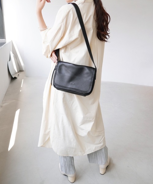 IAMUSE(アイアミューズ)の「【IAMUSE】レザーライクショルダーバッグ S0740(ショルダーバッグ・レディース・ブラック/ベージュ・FREE)」の7枚目の写真