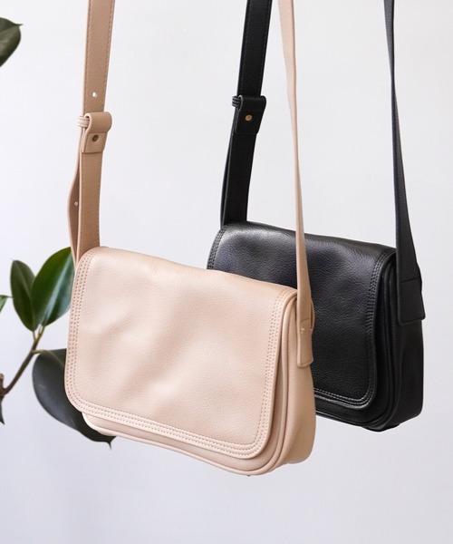 IAMUSE(アイアミューズ)の「【IAMUSE】レザーライクショルダーバッグ S0740(ショルダーバッグ・レディース・ブラック/ベージュ・FREE)」の4枚目の写真