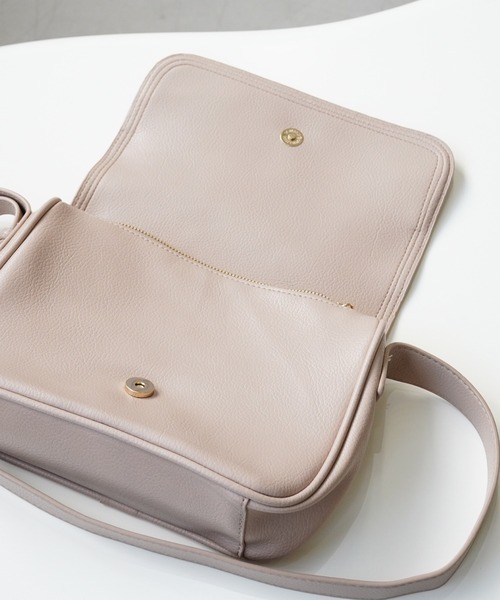 IAMUSE(アイアミューズ)の「【IAMUSE】レザーライクショルダーバッグ S0740(ショルダーバッグ・レディース・ブラック/ベージュ・FREE)」の9枚目の写真