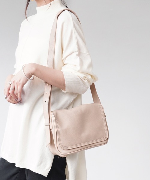 IAMUSE(アイアミューズ)の「【IAMUSE】レザーライクショルダーバッグ S0740(ショルダーバッグ・レディース・ブラック/ベージュ・FREE)」の5枚目の写真