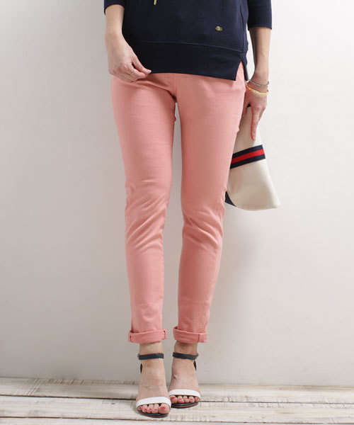 NANO universe（ナノユニバース）の「【MORE5月号掲載】 カラーjegginny（その他パンツ・レディース・サーモンピンク/ブラック/オフホワイト/グレイッシュベージュ/ネイビー/サックスブルー/ライトイエロー・38/36/34/32）」の7枚目の写真