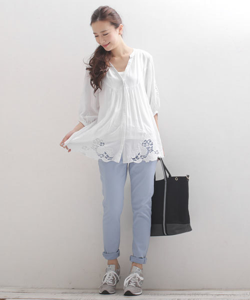 NANO universe（ナノユニバース）の「【MORE5月号掲載】 カラーjegginny（その他パンツ・レディース・サーモンピンク/ブラック/オフホワイト/グレイッシュベージュ/ネイビー/サックスブルー/ライトイエロー・38/36/34/32）」の8枚目の写真