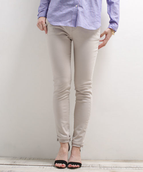 NANO universe（ナノユニバース）の「【MORE5月号掲載】 カラーjegginny（その他パンツ・レディース・サーモンピンク/ブラック/オフホワイト/グレイッシュベージュ/ネイビー/サックスブルー/ライトイエロー・38/36/34/32）」の9枚目の写真