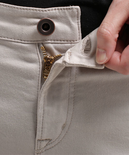 NANO universe（ナノユニバース）の「【MORE5月号掲載】 カラーjegginny（その他パンツ・レディース・サーモンピンク/ブラック/オフホワイト/グレイッシュベージュ/ネイビー/サックスブルー/ライトイエロー・38/36/34/32）」の14枚目の写真