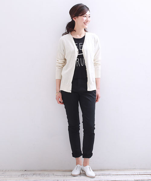 NANO universe（ナノユニバース）の「【MORE5月号掲載】 カラーjegginny（その他パンツ・レディース・サーモンピンク/ブラック/オフホワイト/グレイッシュベージュ/ネイビー/サックスブルー/ライトイエロー・38/36/34/32）」の21枚目の写真