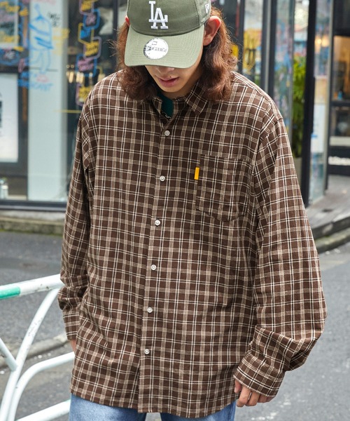 MONO-MART(モノマート)の「オーバールーズブロードレギュラーカラーL/Sシャツ ビッグシルエット長袖シャツ(シャツ/ブラウス・メンズ・ホワイト/イエロー/ブルー/グリーン/ブルー系その他/グレー系/グリーン系/ブルー系/イエロー系/ブラック系/ブラック/カーキ系/ブラック系2/ブラウン系/ブルー系1/オレンジ/グレー系1・M/L)」の8枚目の写真