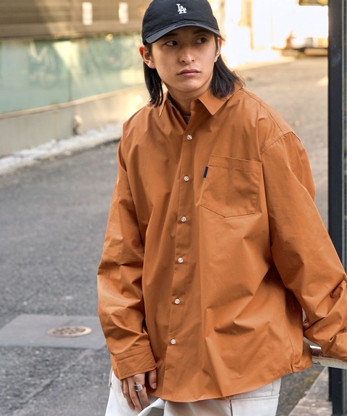 MONO-MART(モノマート)の「オーバールーズブロードレギュラーカラーL/Sシャツ ビッグシルエット長袖シャツ(シャツ/ブラウス・メンズ・ホワイト/イエロー/ブルー/グリーン/ブルー系その他/グレー系/グリーン系/ブルー系/イエロー系/ブラック系/ブラック/カーキ系/ブラック系2/ブラウン系/ブルー系1/オレンジ/グレー系1・M/L)」の21枚目の写真