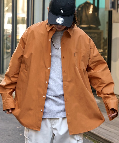 MONO-MART(モノマート)の「オーバールーズブロードレギュラーカラーL/Sシャツ ビッグシルエット長袖シャツ(シャツ/ブラウス・メンズ・ホワイト/イエロー/ブルー/グリーン/ブルー系その他/グレー系/グリーン系/ブルー系/イエロー系/ブラック系/ブラック/カーキ系/ブラック系2/ブラウン系/ブルー系1/オレンジ/グレー系1・M/L)」の22枚目の写真