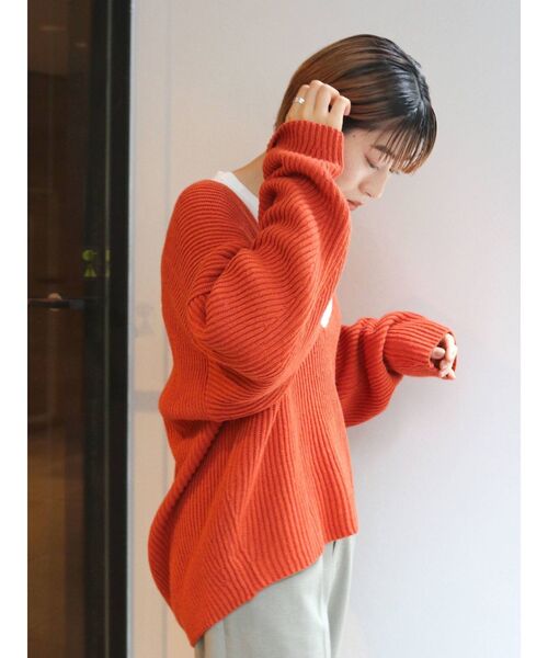 Ungrid（アングリッド）の「BRiCO Vネックルーズニット（ニット/セーター・レディース・オレンジ/ブラウン/グリーン・FREE）」の18枚目の写真