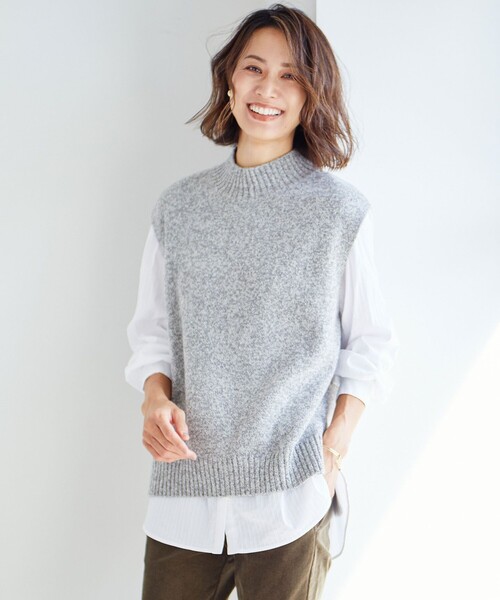 J.PRESS Ladies(J.プレス レディス)の「【WEB限定カラーあり・洗える】AZALEA ニットベスト(ベスト・レディース・パープル系/ブラウン系/ネイビー系/ライトグレー系/ブラック系・SMALL)」の3枚目の写真