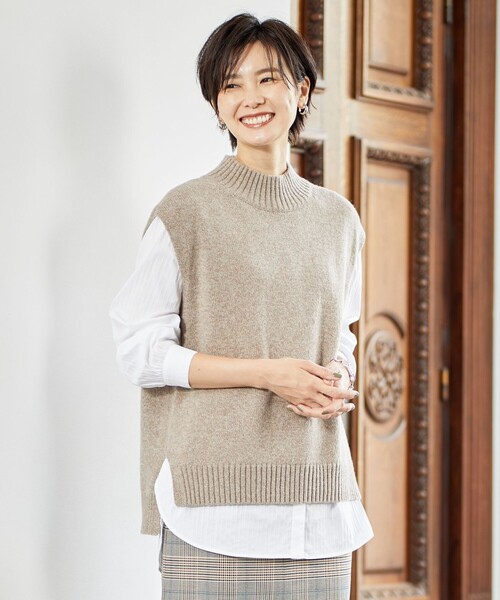 J.PRESS Ladies(J.プレス レディス)の「【WEB限定カラーあり・洗える】AZALEA ニットベスト(ベスト・レディース・パープル系/ブラウン系/ネイビー系/ライトグレー系/ブラック系・SMALL)」の4枚目の写真