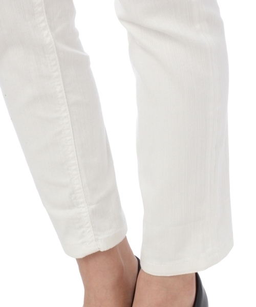 grove（グローブ）の「アンクル丈ストレッチホワイトデニムパンツ（デニムパンツ・レディース・ホワイト・01/02/03）」の6枚目の写真