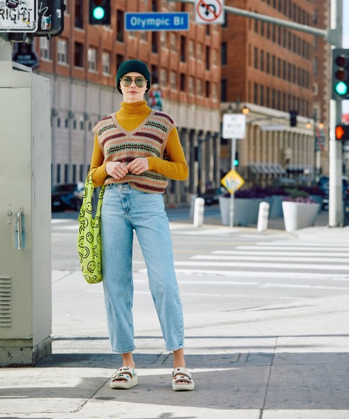 crocs（クロックス）の「クロックス クラシック コージー サンダル サンダル / crocs Classic Cozzzy Sandal（サンダル・レディース・ホワイト/アイボリー/ボルドー/ブラック×ブラック/バイオレット/イエロー系その他/アクア/パープル/ブルー・22cm/23cm/24cm/25cm/26cm/27cm/28cm/29cm/21cm）」の21枚目の写真