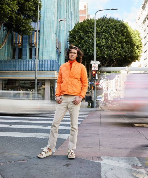 crocs（クロックス）の「クロックス クラシック コージー サンダル サンダル / crocs Classic Cozzzy Sandal（サンダル・レディース・ホワイト/アイボリー/ボルドー/ブラック×ブラック/バイオレット/イエロー系その他/アクア/パープル/ブルー・22cm/23cm/24cm/25cm/26cm/27cm/28cm/29cm/21cm）」の15枚目の写真