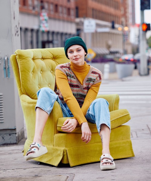 crocs（クロックス）の「クロックス クラシック コージー サンダル サンダル / crocs Classic Cozzzy Sandal（サンダル・レディース・ホワイト/アイボリー/ボルドー/ブラック×ブラック/バイオレット/イエロー系その他/アクア/パープル/ブルー・22cm/23cm/24cm/25cm/26cm/27cm/28cm/29cm/21cm）」の17枚目の写真