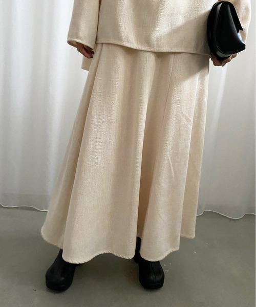 Ameri（アメリ）の「VELOR CORDUROYS FLARE SKIRT（スカート・レディース・ブラウン/コーラル/アイボリー・SMALL/MEDIUM）」の2枚目の写真