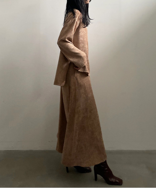 Ameri（アメリ）の「VELOR CORDUROYS FLARE SKIRT（スカート・レディース・ブラウン/コーラル/アイボリー・SMALL/MEDIUM）」の6枚目の写真
