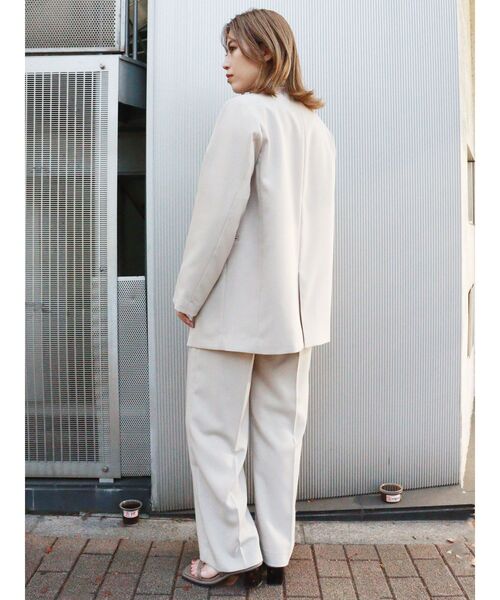 MURUA(ムルーア)の「ハイウエストタックパンツ【セットアップ着用可能】(スラックス・レディース・ベージュ/ダークグレー/ブラウン/ブルー・1/2)」の19枚目の写真