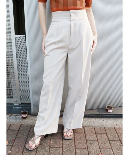 MURUA(ムルーア)の「ハイウエストタックパンツ【セットアップ着用可能】(スラックス・レディース・ベージュ/ダークグレー/ブラウン/ブルー・1/2)」の20枚目の写真