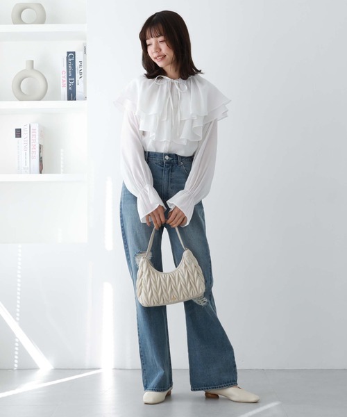 ギャザーカラー付きフリルブラウス