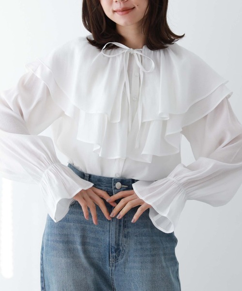 ギャザーカラー付きフリルブラウス