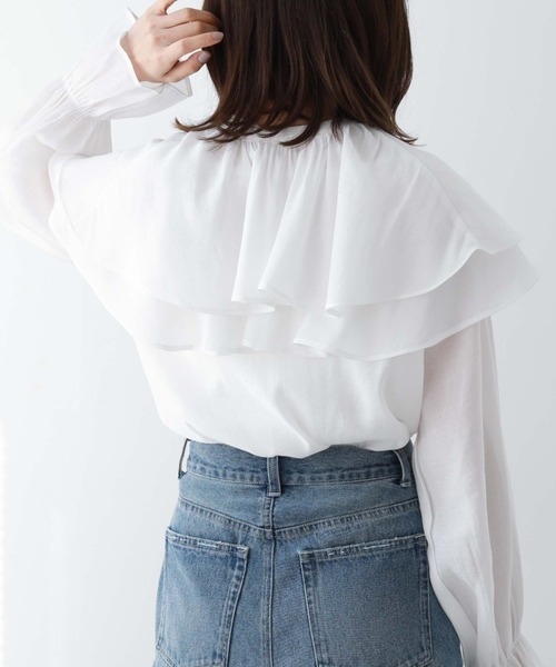 ギャザーカラー付きフリルブラウス