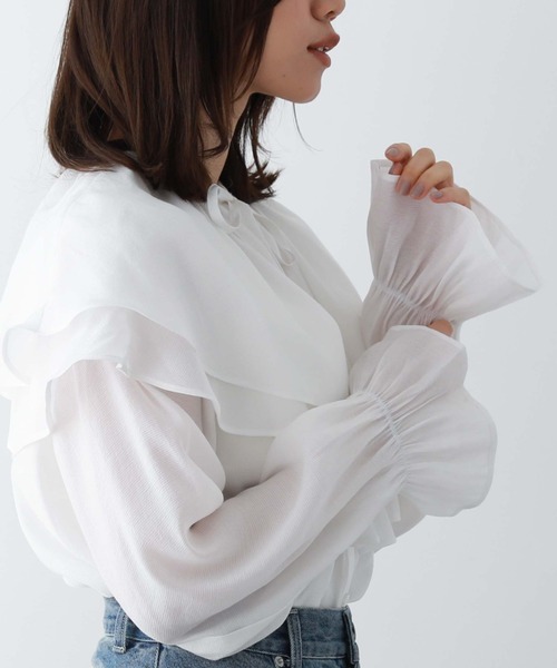 ギャザーカラー付きフリルブラウス