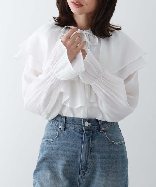 ギャザーカラー付きフリルブラウス