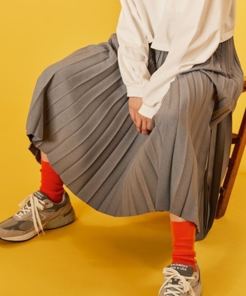 THE SHINZONE(ザ シンゾーン)の「THE SHINZONE PLEATS SKIRT 23SMSSK02(スカート・レディース・ブラウン/グレー・34/36)」の5枚目の写真